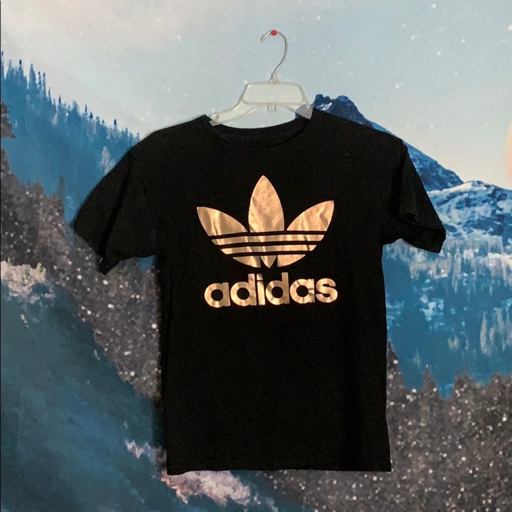 Adidas // black tee + rose gold adidas logo